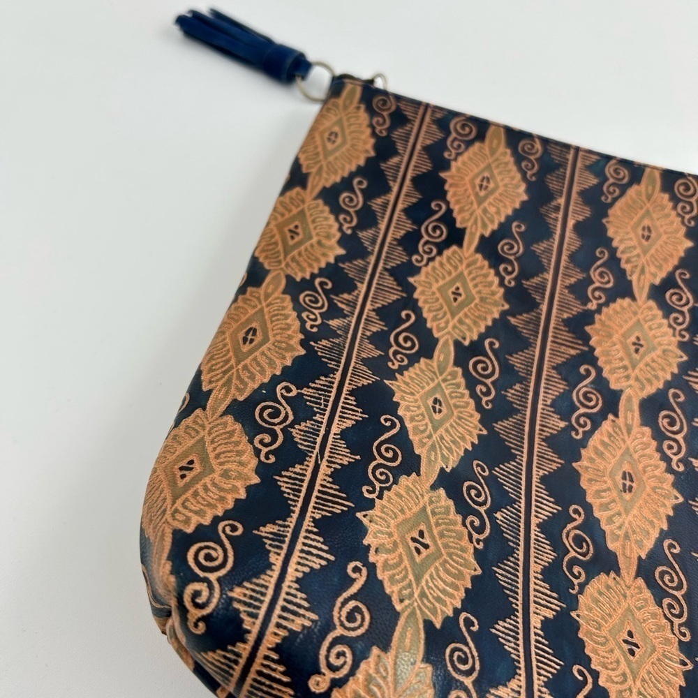Brown Pattern Textured Clutch - Picture 2 of 4
